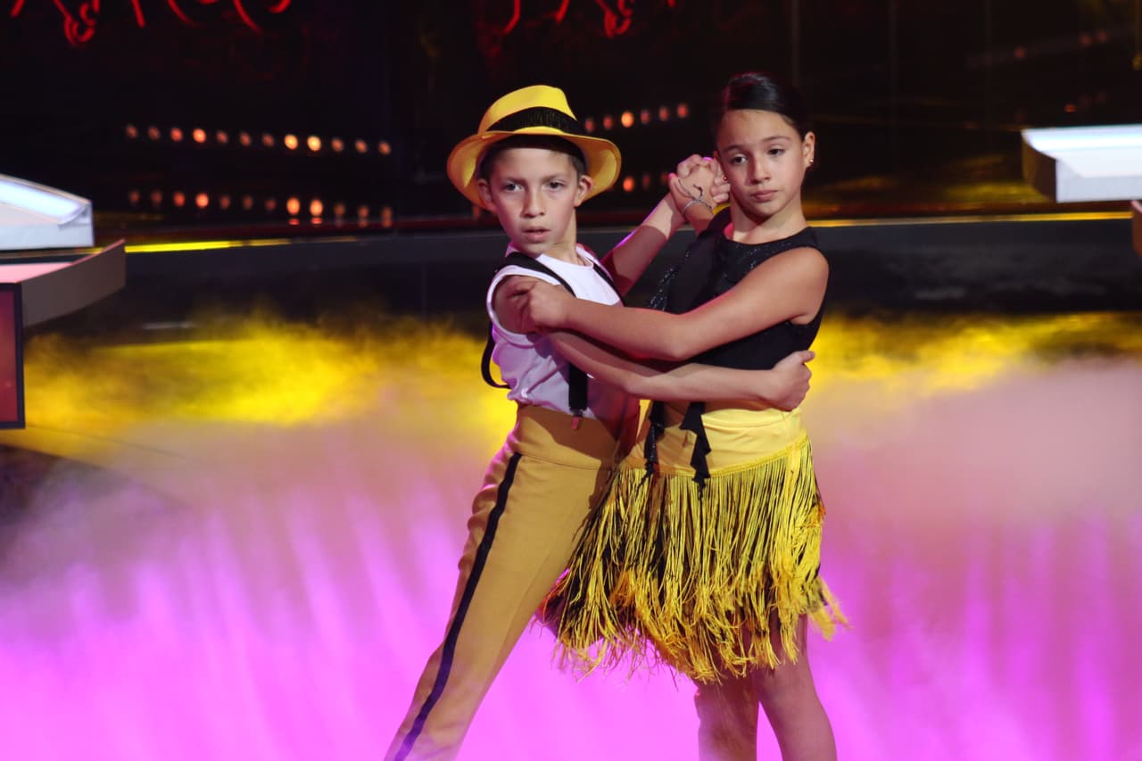 Patricio y Andrea bailaron un tango al ritmo de 'Pa' bailar' de Bajofondo. Aunque visualmente la presentación fue diferente a lo que hemos visto hasta ahora, los jueces criticaron algunos de los pasos. Sin embargo, estos dos lograron un promedio de 8.1 puntos.
