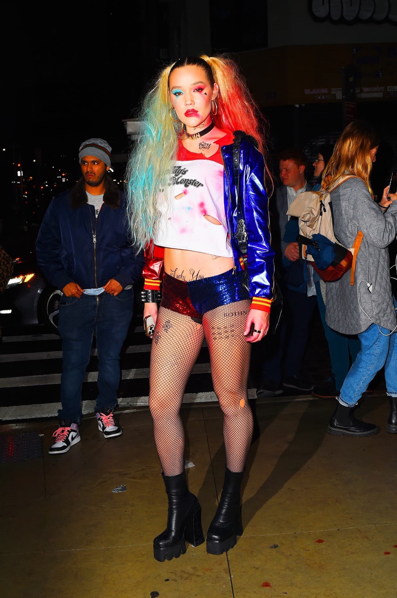 Olivia Ponton llevó un poco de DC Comics a la fiesta de Halloween de Heidi Klum al disfrazarse de Harley Quinn.