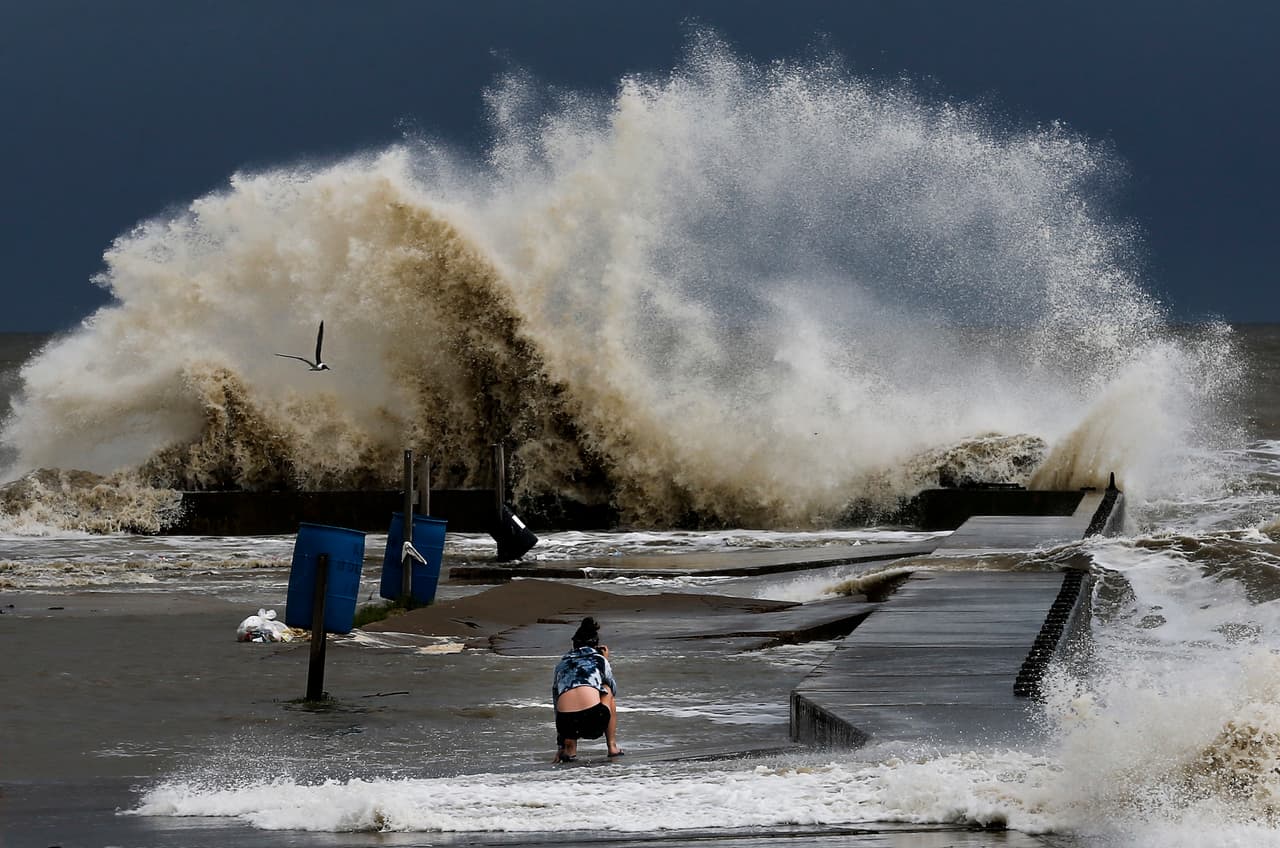 Tormenta tropical Cindy toca tierra en costas del Golfo de México y amenaza con inundaciones