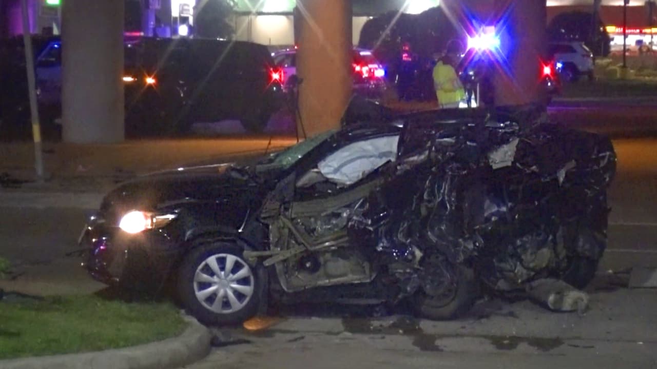 Choque en Gulf Fwy y College Street deja una conductora muerta: ella esperaba el cambio del semáforo 