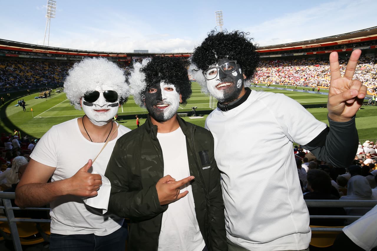 Pero el estadio se pintó de blanco. El apoyo brindado en las gradas fue digno del esfuerzo que los "All Blacks" pusieron en el terreno de juego.