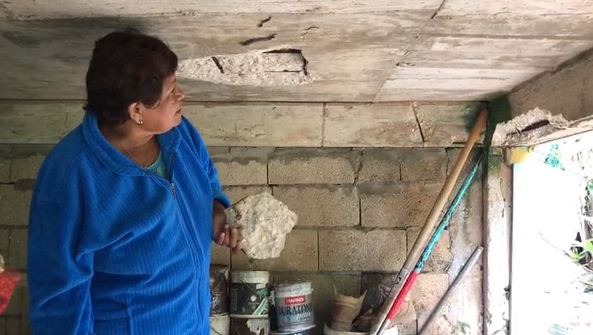 Doña Nitza se encuentra a la espera de un ingeniero estructural para que evalúe los daños en su residencia.