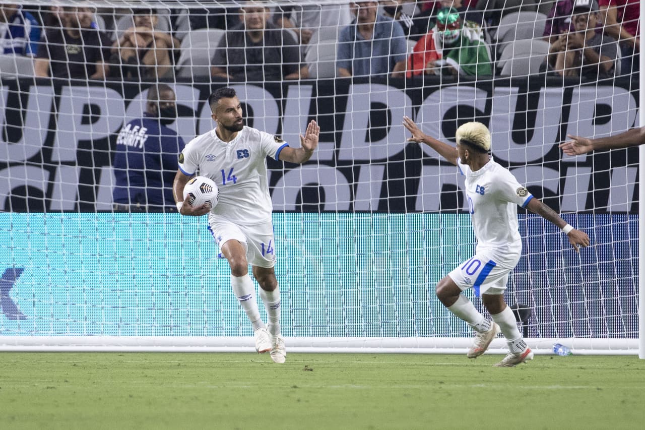 El tanto de Rivas motivó a la escuadra salvadoreña a buscar el segundo gol que podría cambiar el curso del partido con toda una vida por delante.