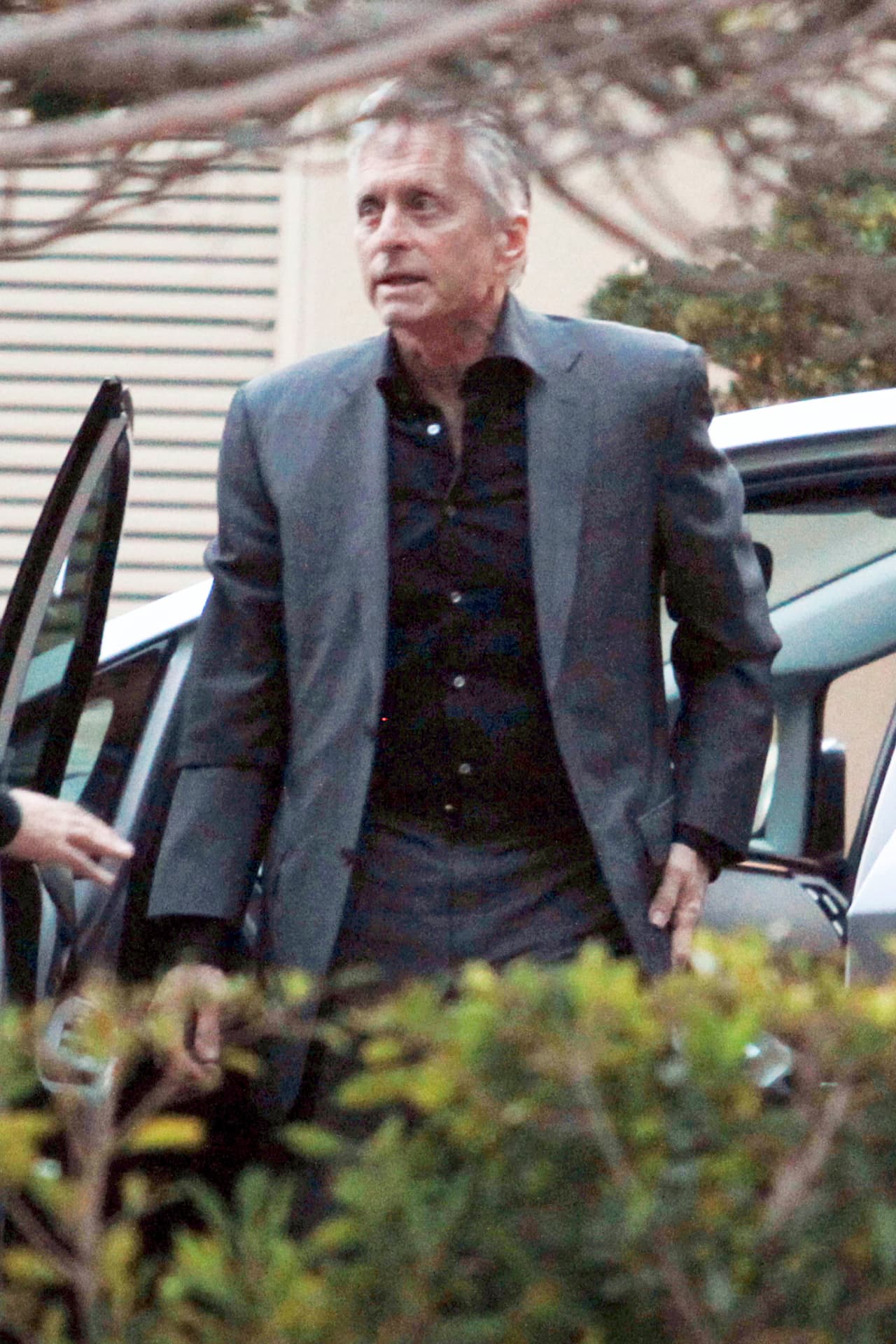 Michael llegando a la fiesta.