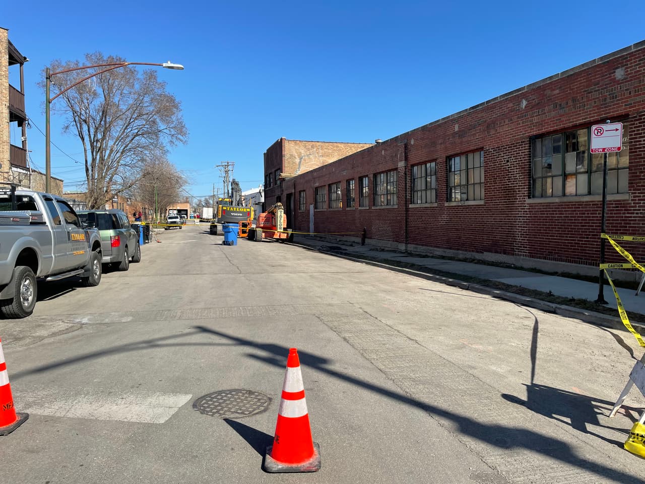 <a href="https://www.univision.com/local/chicago-wgbo/frente-frio-llega-a-chicago-y-con-el-un-fin-a-las-condiciones-primaverales-de-los-ultimos-dias-ericka-pino-weather">Este jueves los vientos siguen soplando fuertes pero con menos intensidad. </a>S e calcula que la ráfagas del suroeste podrían alcanzar 30 millas por hora.
<br>