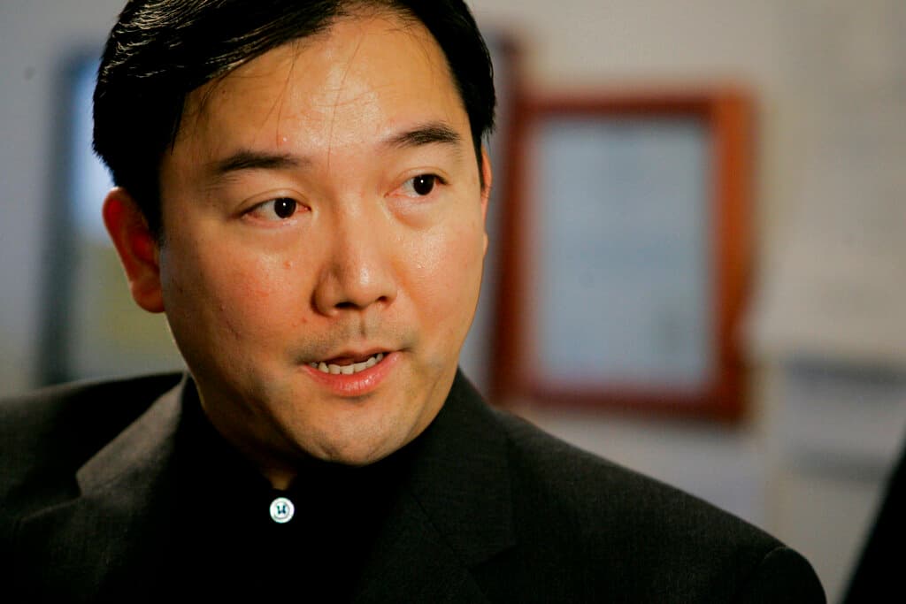 <b>Zhenli Ye Gon: </b>Este empresario mexicano de origen chino, acusado de dirigir un negocio de materias primas para elabor drogas, 
<a href="https://www.univision.com/noticias/extradiciones/suprema-corte-avala-extradicion-de-zhenli-ye-gon-a-mexico">se encuentra detenido en el Penal del Altiplano</a>. En 2020 fue uno de los contagiados de covid-19 dentro del penal. Zhenli Ye Gon fue apresado en EEUU en 2007 y extraditado a México en 2016.