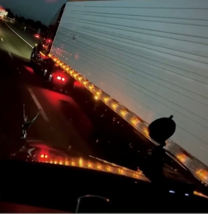 Aquella noche, tras un largo día de trabajo, Ulloa se detuvo en un restaurante del condado de Orange y, al bajarse del camión e intentar cruzar la avenida, 
<b>un joven que conducía en exceso de velocidad lo golpeó de lleno</b>, dejándolo inconsciente tirado en el asfalto. 
<br>