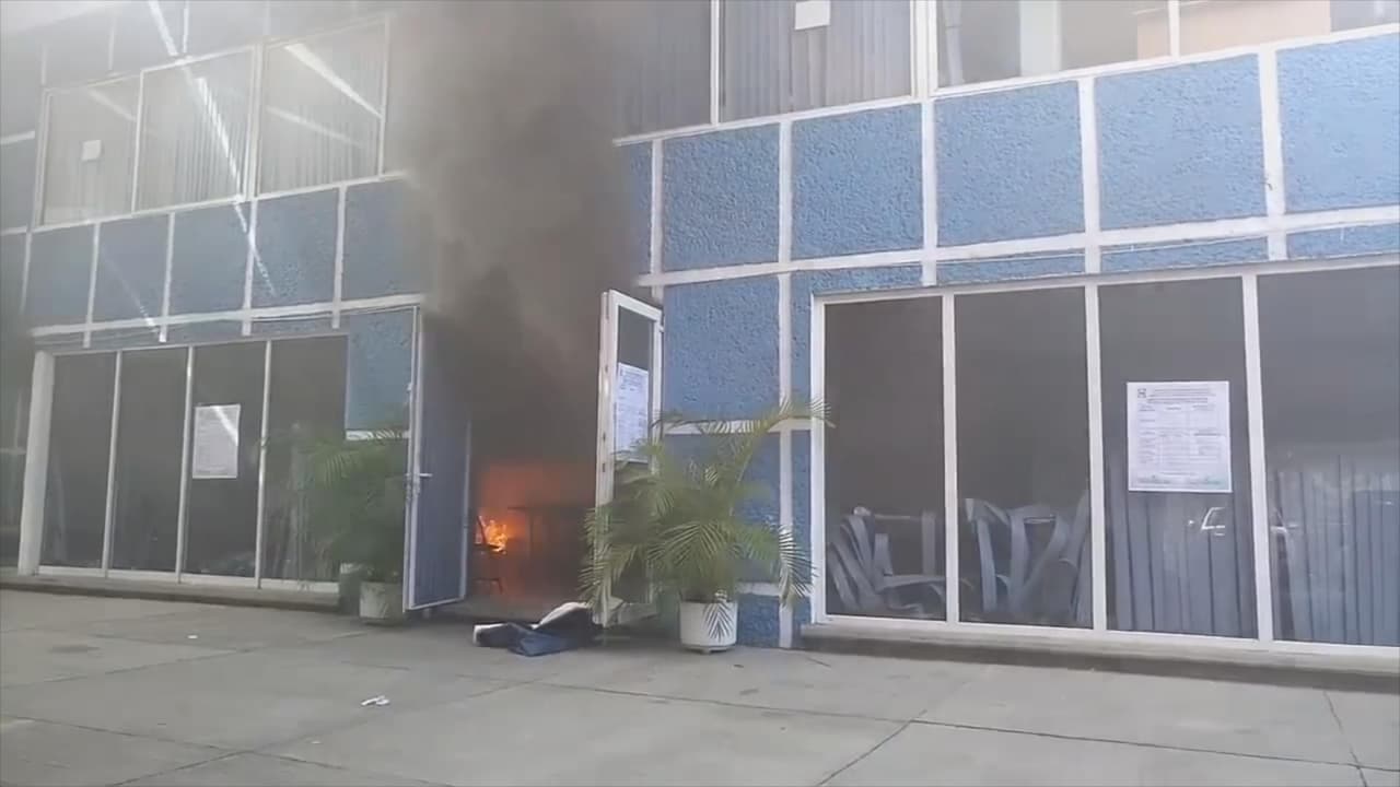 Queman oficinas del PAN en el sur de México durante conteo para elegir dirigente estatal