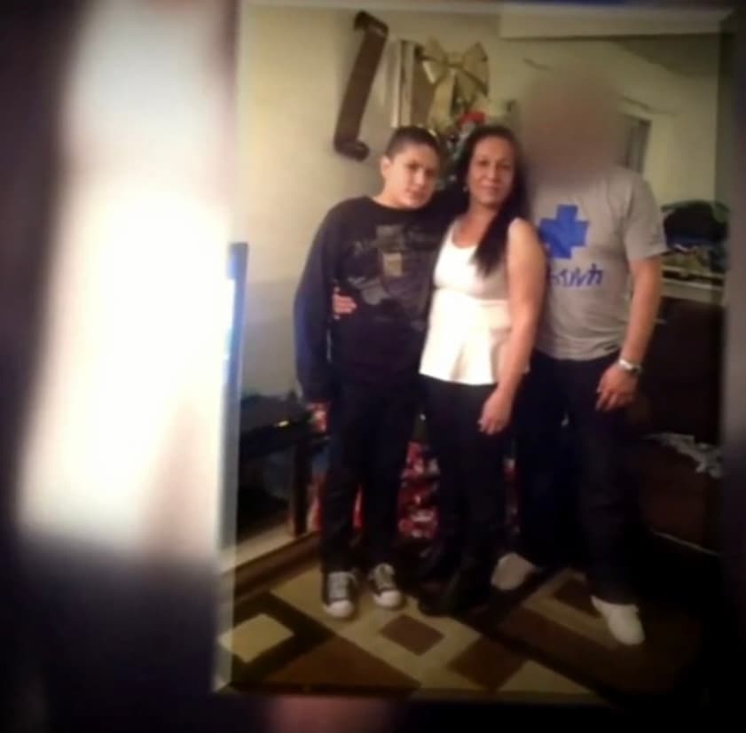 Según el abogado de Sandra, cárteles del narcotráfico en Michoacán -en el centro de México, donde vivían- habían 
<a href="https://www.univision.com/temas/asesinatos">asesinado </a>a su esposo
<b> y pretendían reclutar a Brayan para que formara parte de su filas. </b>