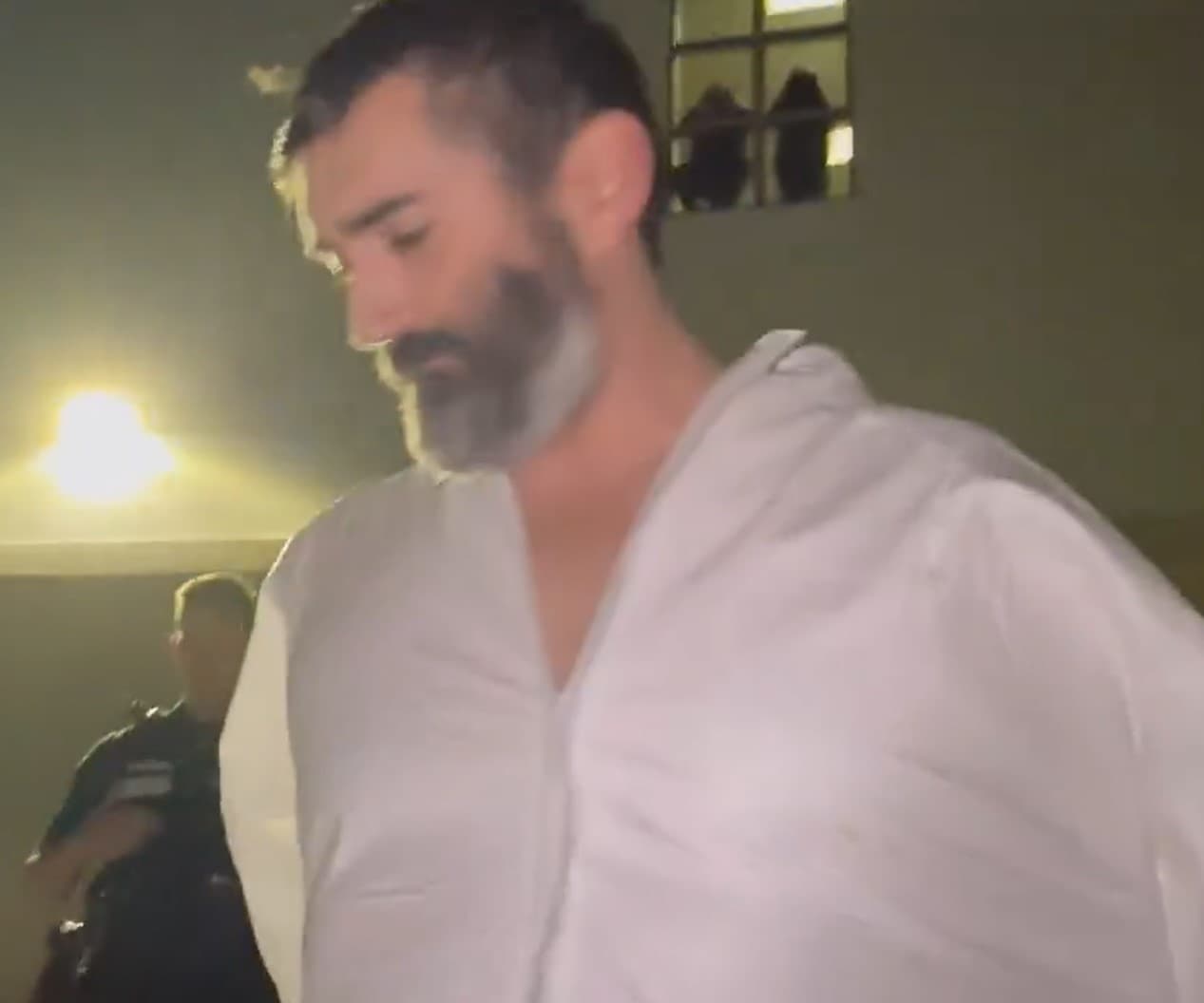 Fue entonces que 
<b>las autoridades lo arrestaron</b> por esos cargos, y aunque no tenían hasta aquí pruebas de que estuviera relacionado con la desaparición de Madeline, el sujeto se convirtió en 
<b>el principal sospechoso</b>.