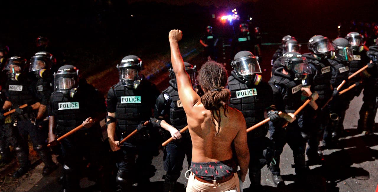 Su foto se convirtió en símbolo de las protestas en Charlotte y ahora es concejal de la ciudad
