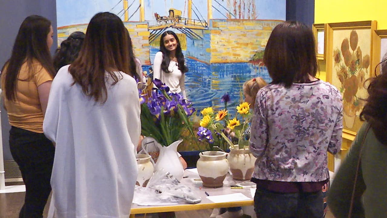 En la exhibición hay un espacio (Van Gogh Up Close) para que los visitantes tengan la oportunidad de involucrarse en el mundo y la práctica de uno de los artistas más inspirados de la historia a través de tecnologías interactivas, actividades de creación de arte y sesiones fotográficas.