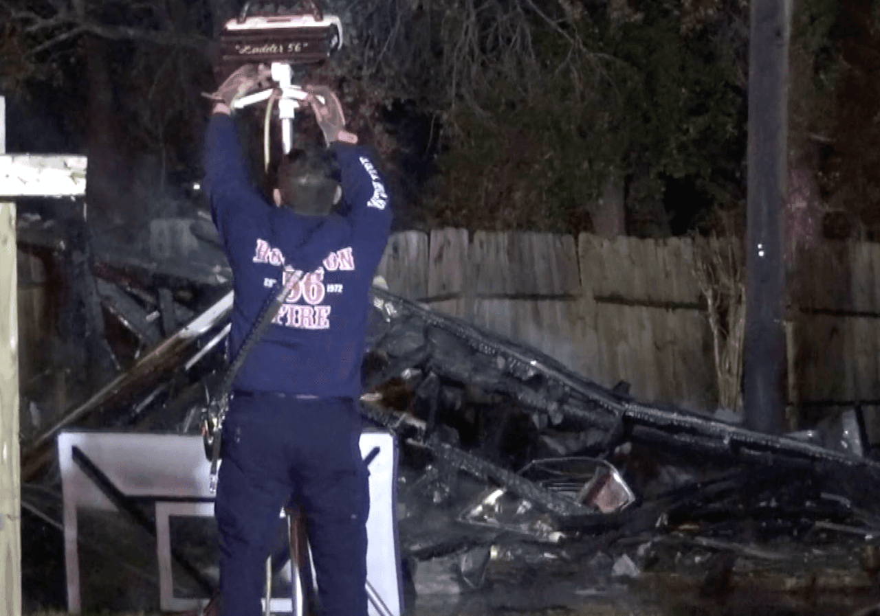 Hasta ahora se desconoce la causa del incendio, que está bajo investigación por el Departamento de Bomberos de Houston.