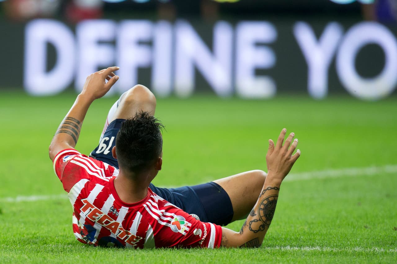 Chivas volvió a caer en el Apertura del 2015 y quedó en el lugar 13 en el Todos contra Todos, con lo que quedó fuera de la Liguilla de nuevo. Tigres fue campeón de ese torneo.