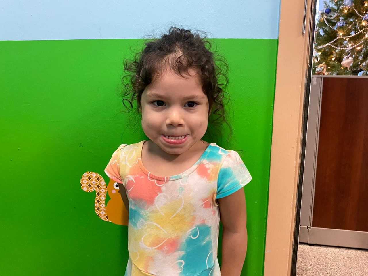 Policía encuentra a una niña caminando sola en Miami Beach