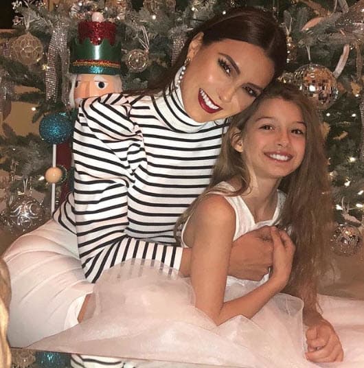 Elizabeth siempre muestra, a través de las redes sociales, lo rápido que crecen sus hijos.