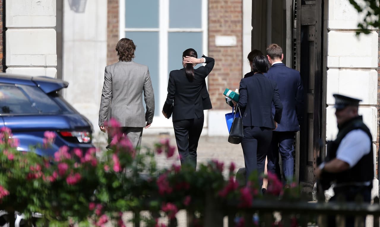 Hasta el momento no hay fotos oficiales de las famosas parejas charlando.