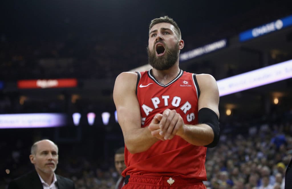 <b>6) Jonas Valanciunas.</b> El poste lituano formó parte de los Raptors hasta hace no mucho. De 2012 a 2019, estuvo como parte de Toronto hasta que fue llevado en canje a Memphis, que llevó a Marc Gasol a la organización. Con sus 3,961 rebotes se ubica como el segundo mejor en la historia de la franquicia, disputó 470 partidos con este equipo, siendo el sexto máximo y tercero en bloqueos (479).