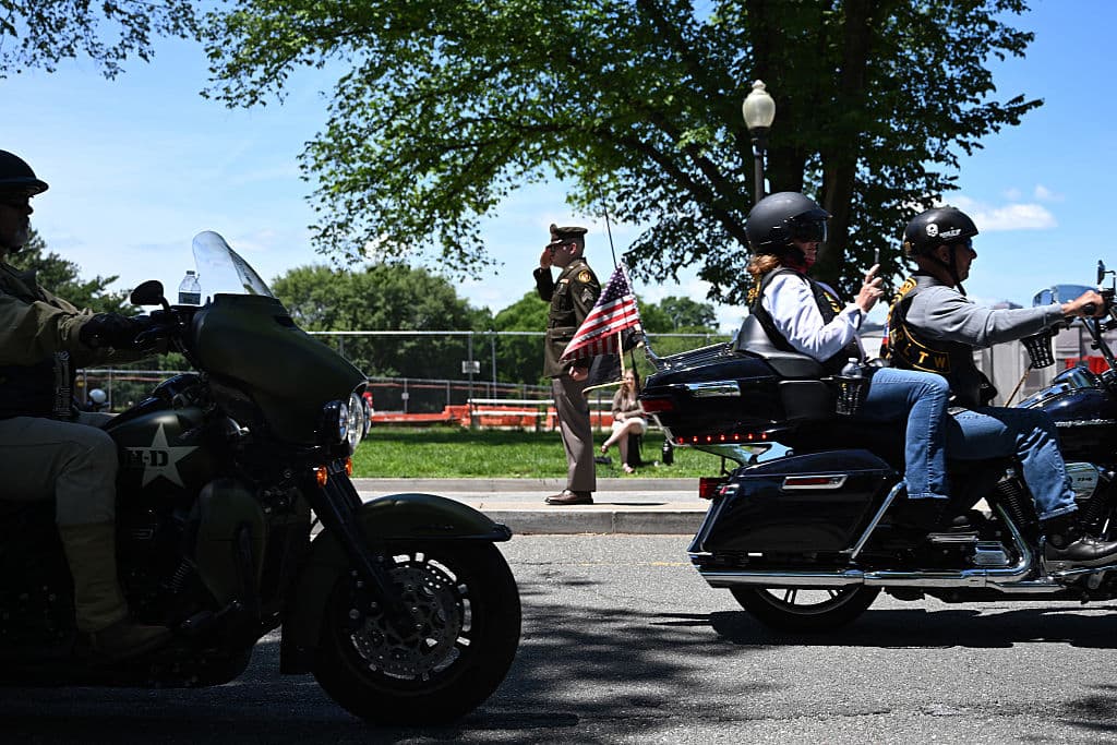 Desde el Pentágono hasta el National Mall, los motociclistas avanzaron entre monumentos emblemáticos en una ruta cargada de simbolismo y unidad patriótica.