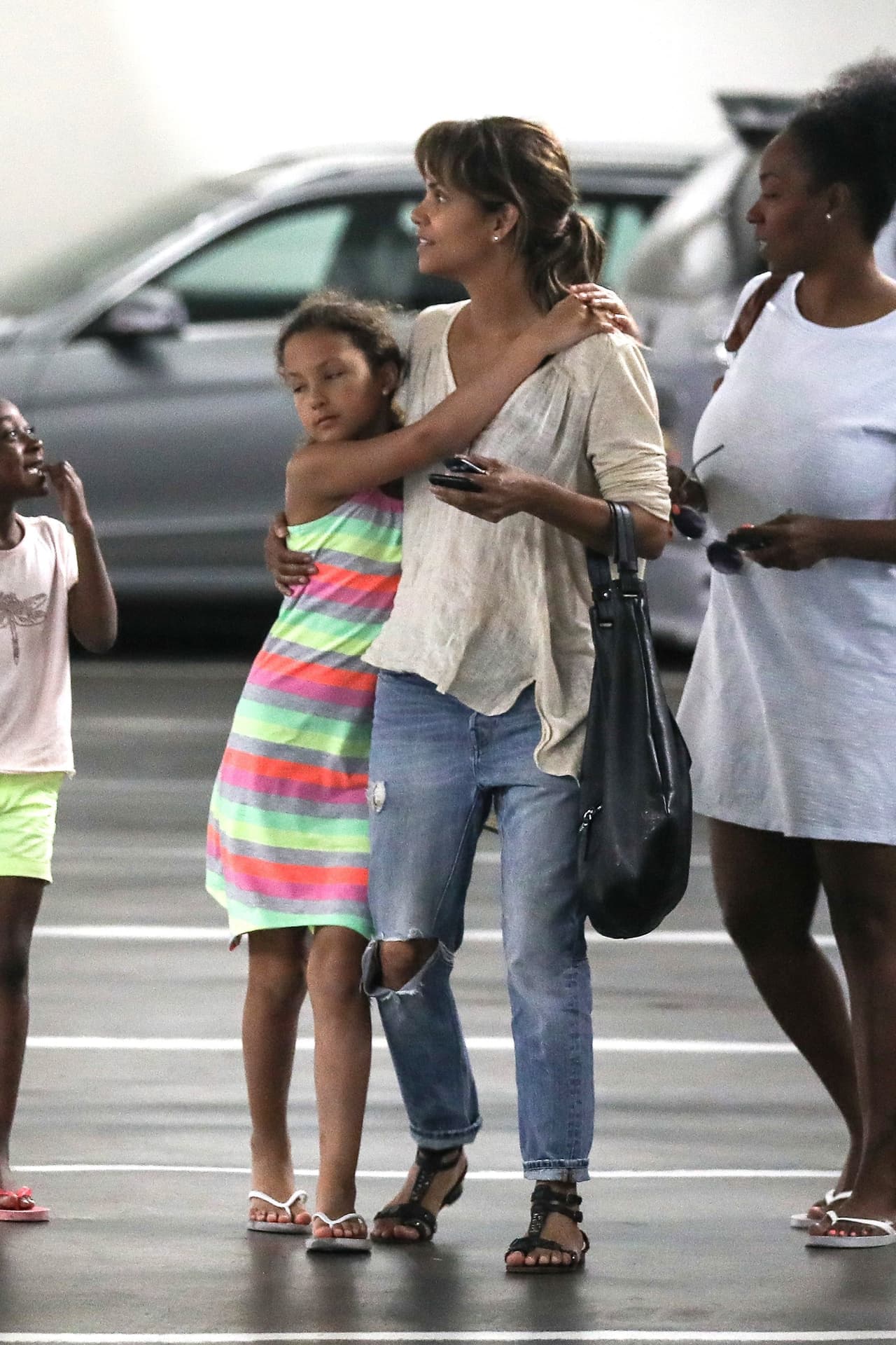 La actriz y su hija iban muy cómodas y se mostraron muy afectuosas.