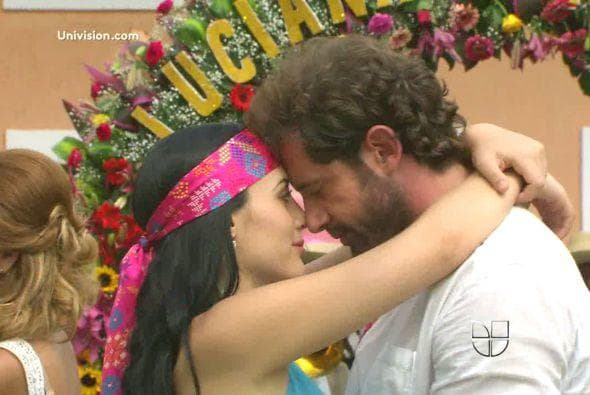 Pero sus sentimientos fueron tan fuertes que por nada del mundo dejaron que los separaran como lo habían hecho una vez. La historia consiguió altos niveles de audiencia en México, consagrando a
<b><a href="http://www.univision.com/temas/zuria-vega">Zuria</a></b> como toda una protagonista de telenovelas.