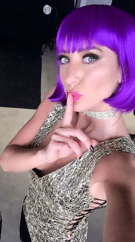 "Otras vidas, vivir e interpretar a alguien más con quien tal vez te identifiques, o tal vez no. ¡Mi chamba es jugar! Amo mi trabajo", escribió Geraldine en dicha publicación.