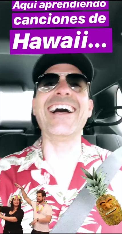 A Carlos le encanta viajar y este año tuvo la oportunidad de visitar Hawái y Reino Unido.