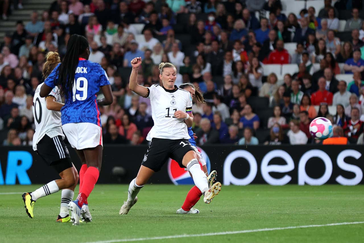 Gracias a un espectacular doblete de Alexandra Popp, Alemania venció a Francia y se metió a la Final en busca de su noveno título de la Euro Femenil. Ahora se verá las caras ante la local Inglaterra.