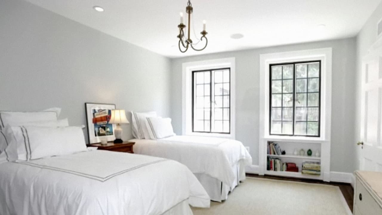 La hija menor,
<b><a href="http://www.univision.com/temas/sasha-obama" target="_blank">Sasha Obama</a></b>, todavía está en la escuela secundaria. Por ello los Obama seguirán viviendo en la misma ciudad, apenas a minutos de la Casa Blanca.