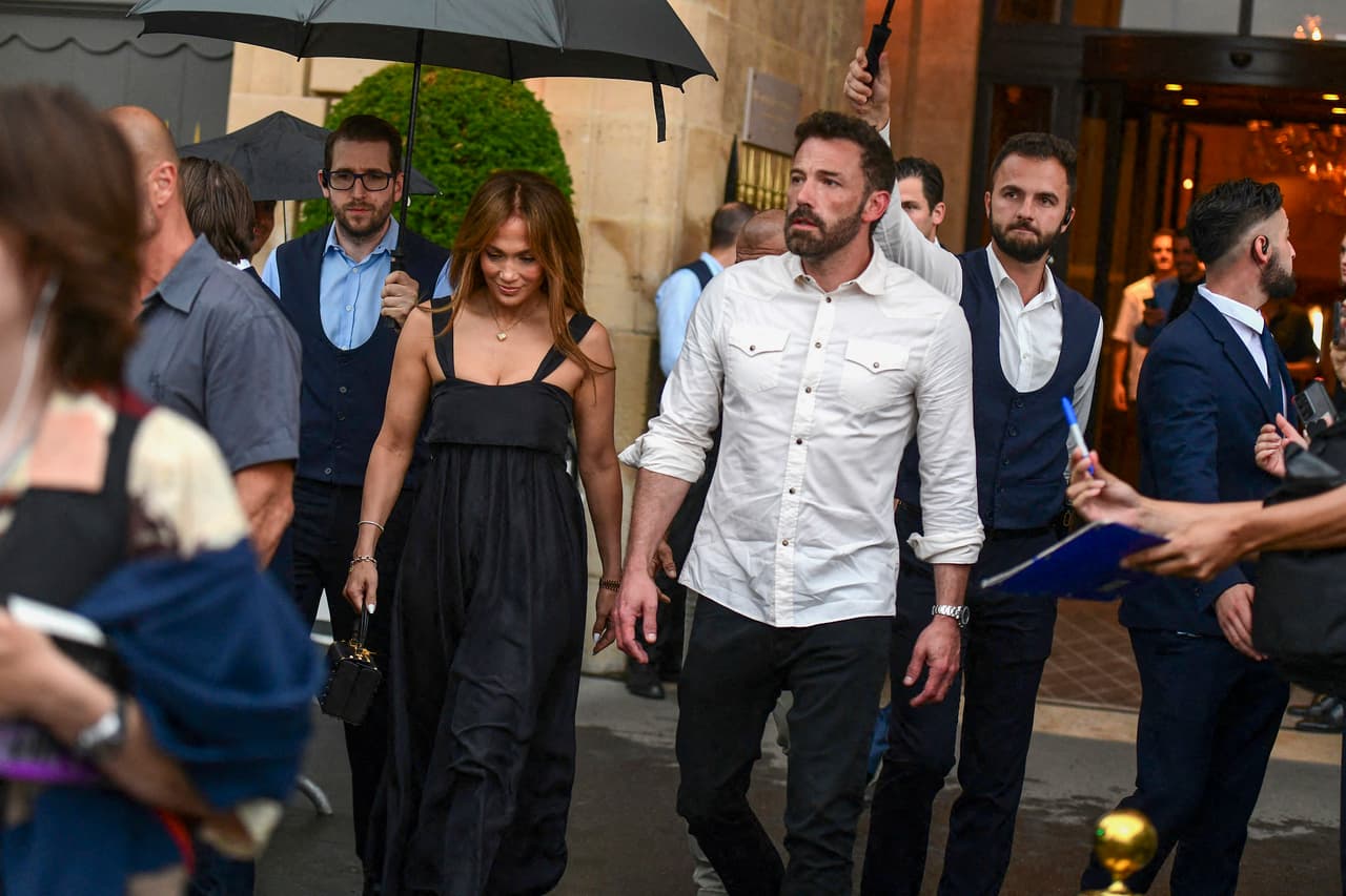 JLo vuelve a Los Ángeles mientras Ben Affleck toma prestado su Rolls Royce y pasea con alguien especial
