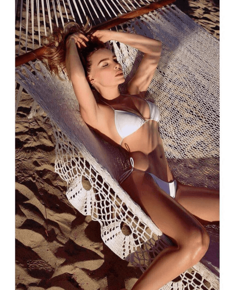 Si como caballero ves esta foto de Belinda, la expresión inmediata es "Qué guapura y perfección de mujer", y las mujeres también reconocemos que Beli está divina, pero nuestra pregunta inmediata es "¿Cómo le hace para estar así?", es por eso que un grupo de mujeres ya se unió...