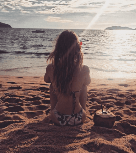 Por el momento la actriz está soltera y sin planes de tener una pareja tras su reciente ruptura con el ilusionista Criss Angel, así lo confesó ante la prensa mexicana.