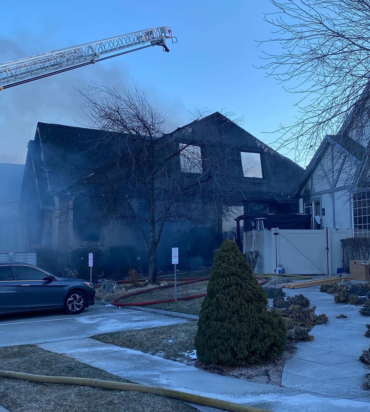 Los restos fueron trasladados a la Oficina del Médico Forense para que realice los estudios de laboratorio e identificar a la persona.