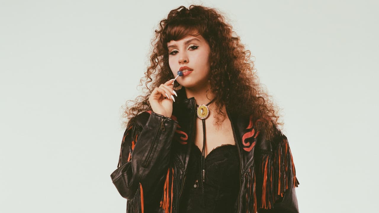 Estevie es una de las Artistas 2 Watch de Premio Lo Nuestro 2025