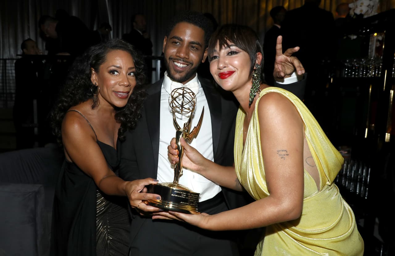 Además de celebrarlo con su mamá, que lo acompañó a la gala, Jerome festejó más tarde con las actrices dominicanas Selenis Leyva (izquierda) y Jackie Cruz.