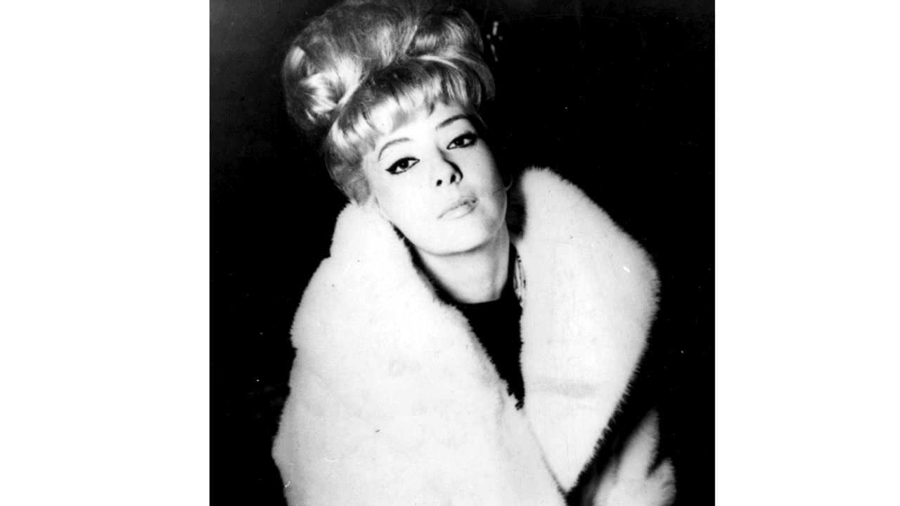 La actiz comenzó a trabajar a la edad de 14 años como secretaria.