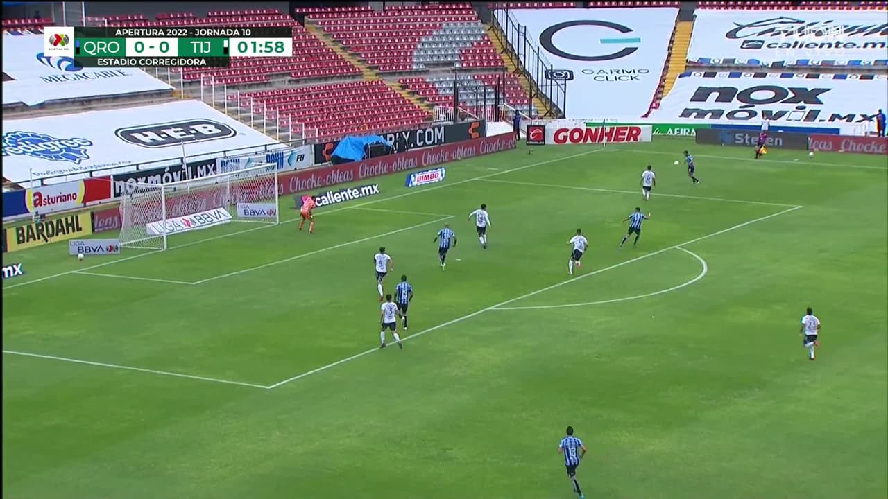 ¡GOL!  anota para Querétaro. Pablo Barrera