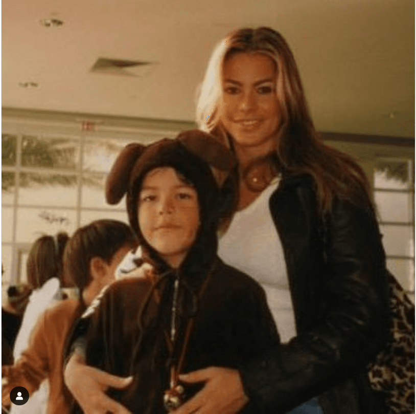 Sofía Vergara se convirtió en madre a los 18 años. El 16 de septiembre de 1991 nació Manolo, el único fruto de su matrimonio con Joe González, un hombre colombiano alejado de los espectáculos.