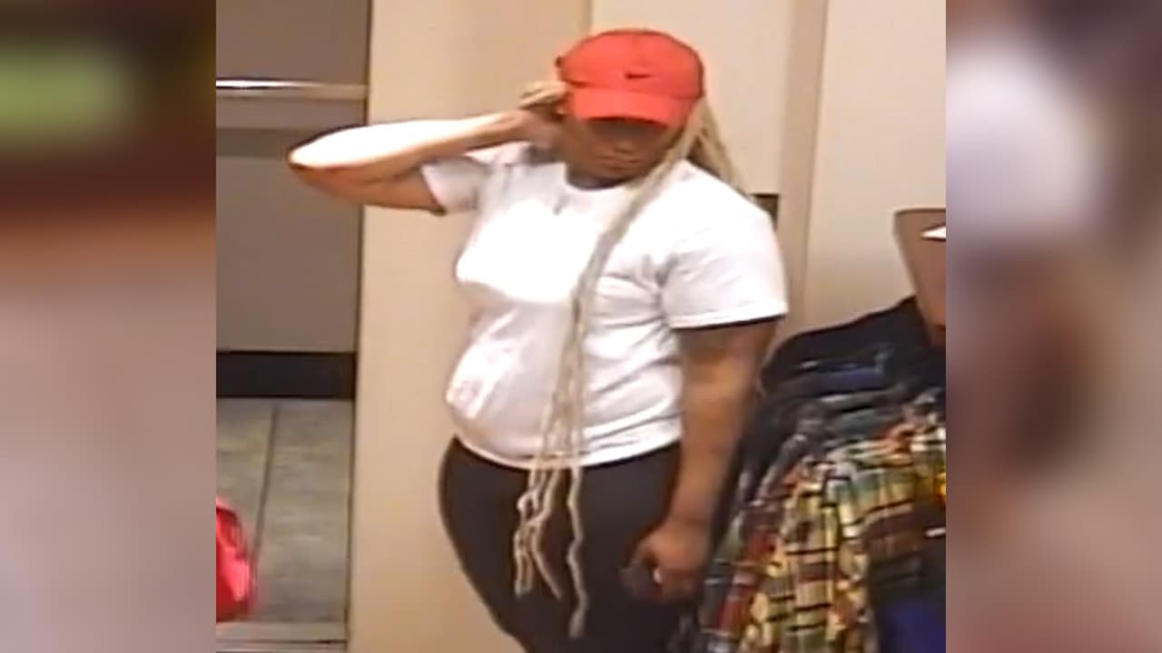 <b>Las autoridades siguieron a la mujer y al llegar al estacionamiento, empujó la carreola con el menor en ella, subió al automóvil y huyó. </b>