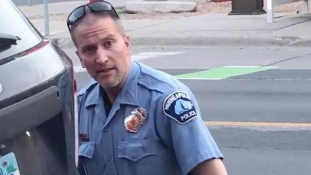 "Probablemente andaba en algo": nuevo video muestra a Derek Chauvin defendiéndose tras someter a George Floyd