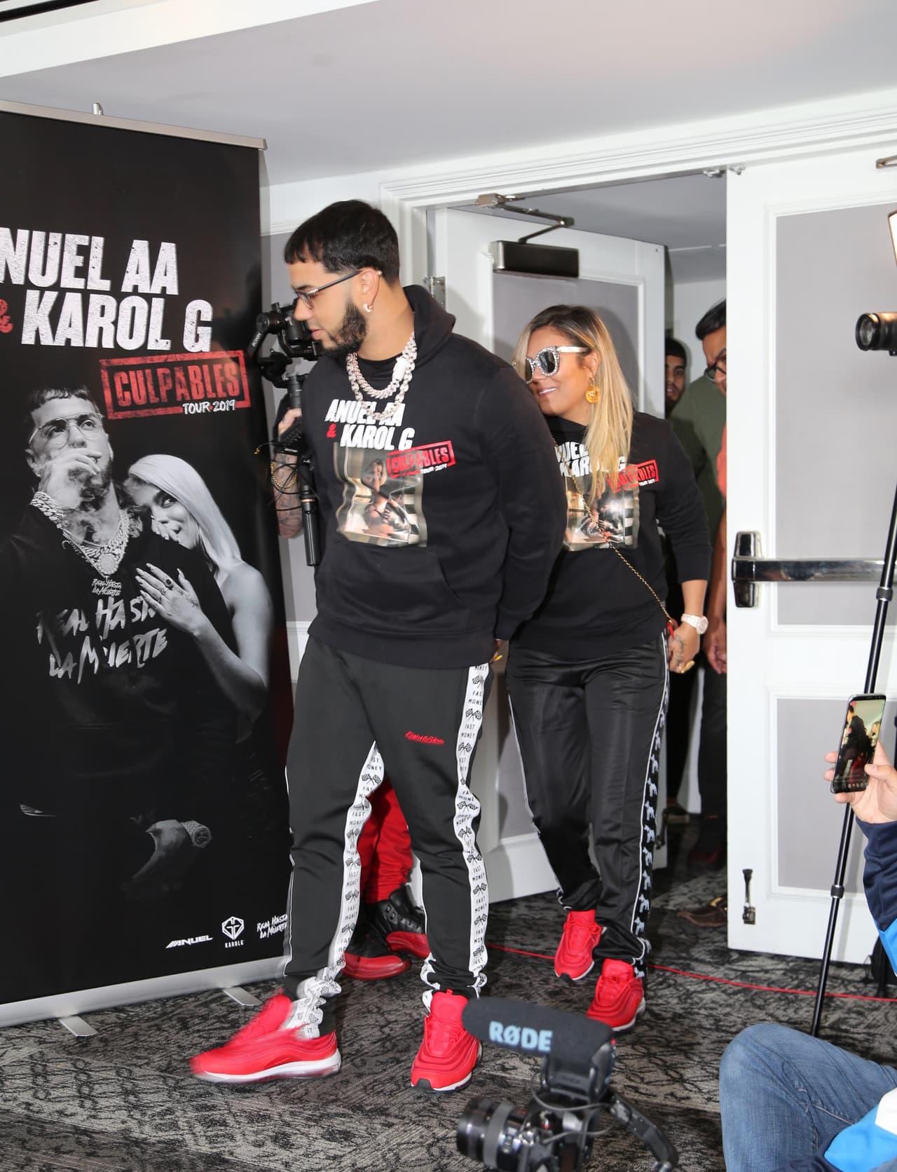 Las autoridades chilenas estiman que el robo en las tres habitaciones de los artistas en el hotel InterContinental, localizado en Vitacura, Santiago, pudo ocurrir entre las 8:00 de la noche y las 11:30 p.m.