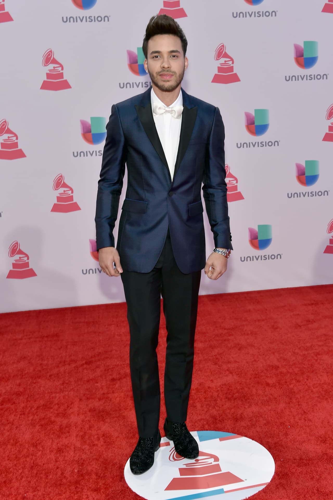 Prince Royce pondrá romanticismo y ritmo a la noche, además de que si la suerte lo acompaña podría regresar a casa con un merecido Latin GRAMMY.