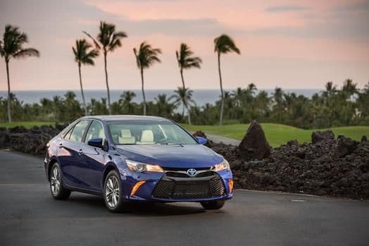 Toyota Camry Hybrid 2015- Manteniendo las líneas históricas del modelo, el Camry 2015 cuenta con una aerodinámica mejorada y un estilo más agresivo. El interior, que fue rediseñado con materiales de alta calidad, es uno de los más grandes y confortables del segmento.