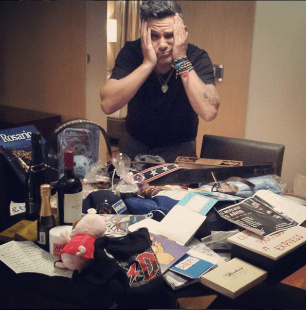 ¡Que desastre! Al español no se le da eso del orden.