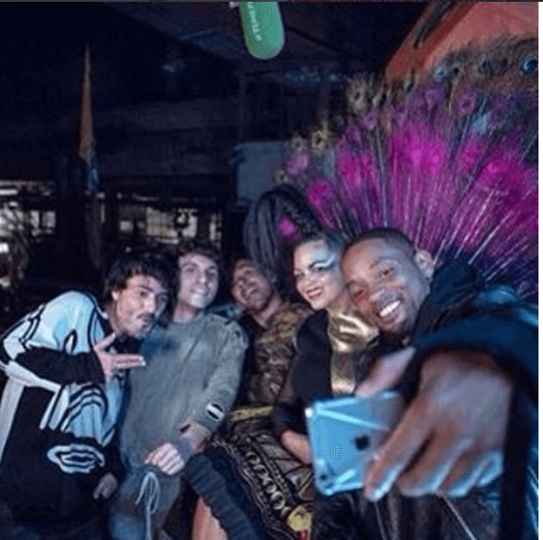 "No me van a creer mis amigos cuando les cuente que estuve con Bomba Estereo", seguro fue lo que dijo Will Smith, después de tomar esta foto al término de su colaboración con los colombianos.