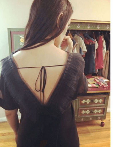 ¡Qué sexy espalda! es de la bella Venegas, que está nominada por su disco 'Por Ese Camino'.