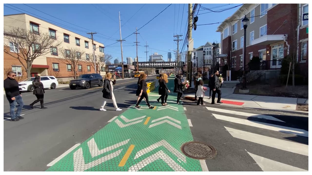 El cuerpo de Hernández fue descubierto el martes pasado en una tumba poco profunda en Kearny. 
<a href="https://www.univision.com/local/nueva-york-wxtv/autopsia-luz-hernandez-maestra-foso-nueva-jersey-asesinada" target="_blank">Poco después el medico forense de Nueva Jersey reveló </a>que la maestra dominicana murió de un traumatismo contundente en la cabeza y compresiones en el cuello.