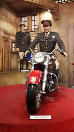 El Museo de Cera de la Ciudad de México, tiene un espacio dedicado a las estrellas de la llamada 'Época de Oro' del cine nacional donde Pedro Infante tiene su espacio, junto a su amigo Luis Aguilar, ambos caracterizados como en las películas 'A toda Máquina' y 'Qué te ha dado esa mujer'.