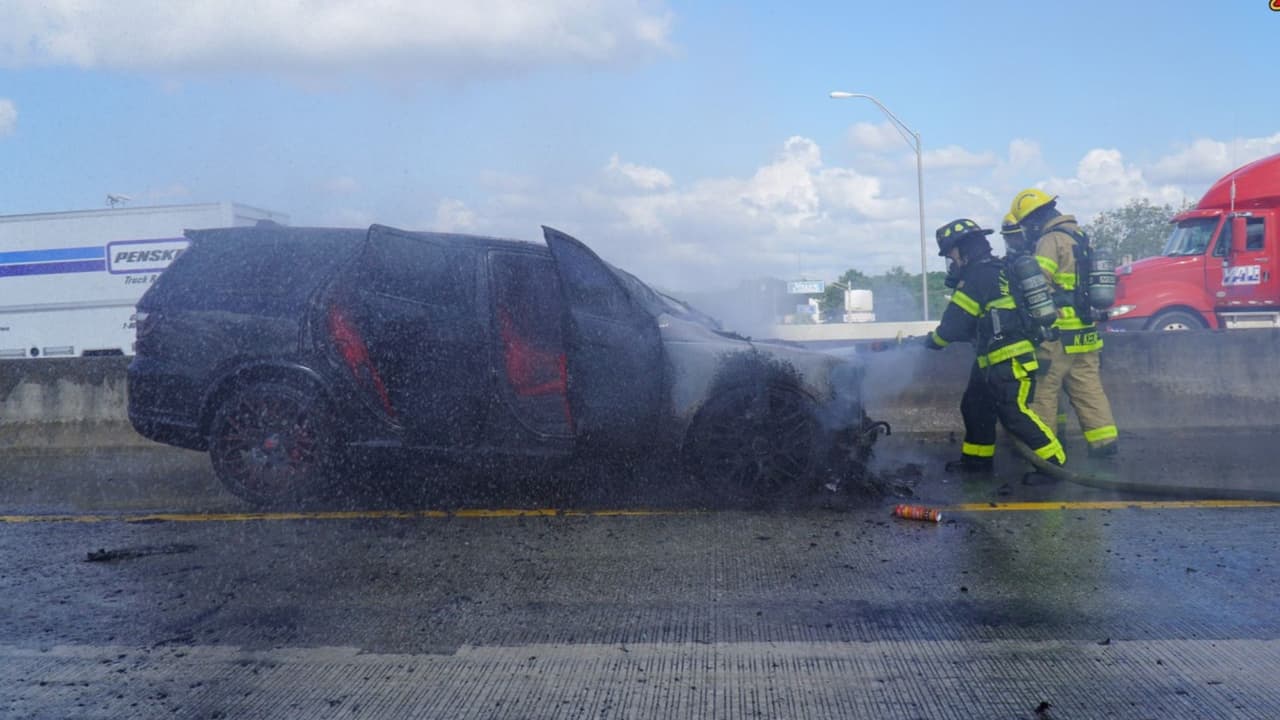 El exjugador de los Bucs tomó sus redes sociales agradeciendo el esfuerzo de los bomberos, "Hoy fue uno de esos días, pero me gustaría dar gracias a Dios. Mi auto se incendió mientras conducía. Pero aun así estoy bendecido".