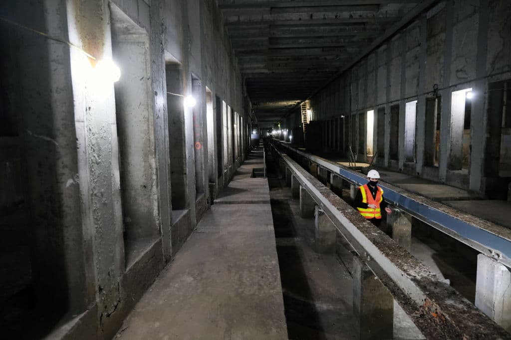 En este lugar se aprecia que ya comenzaron los trabajos de mantenimiento, renovación y expansión de esta línea del subterráneo.